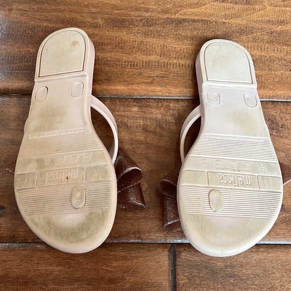 mel Dreamed by Melissa sparkly bow flip flops - Picture 2 of 3